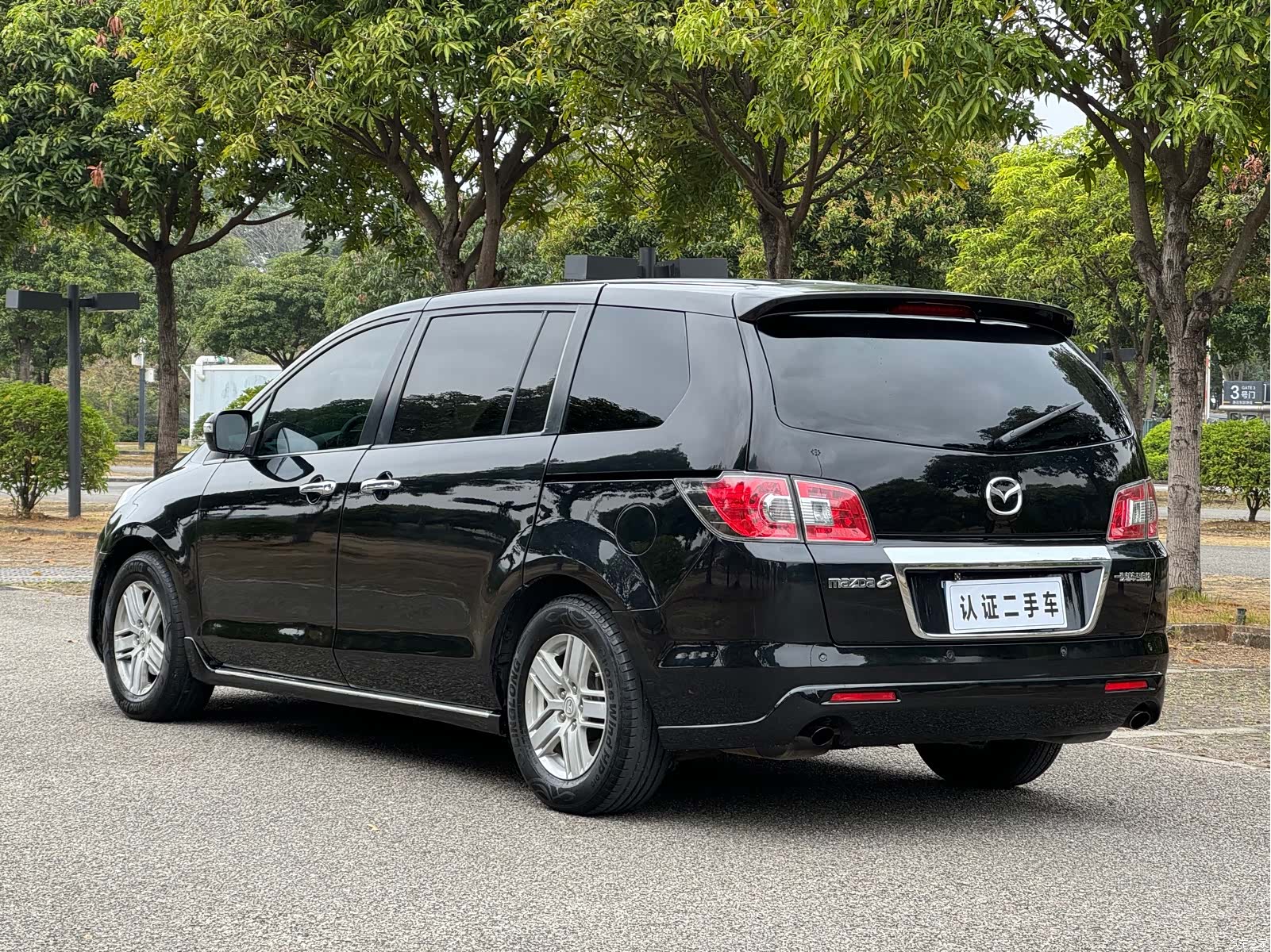 Mazda 8, 2011 все фото