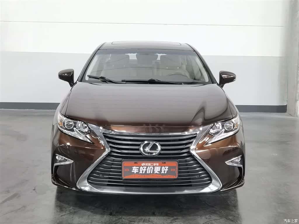 Lexus ES, 2015 3