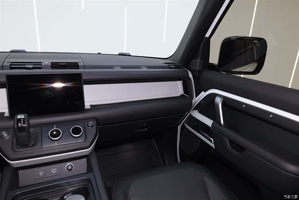 Land Rover Defender, 2024 29