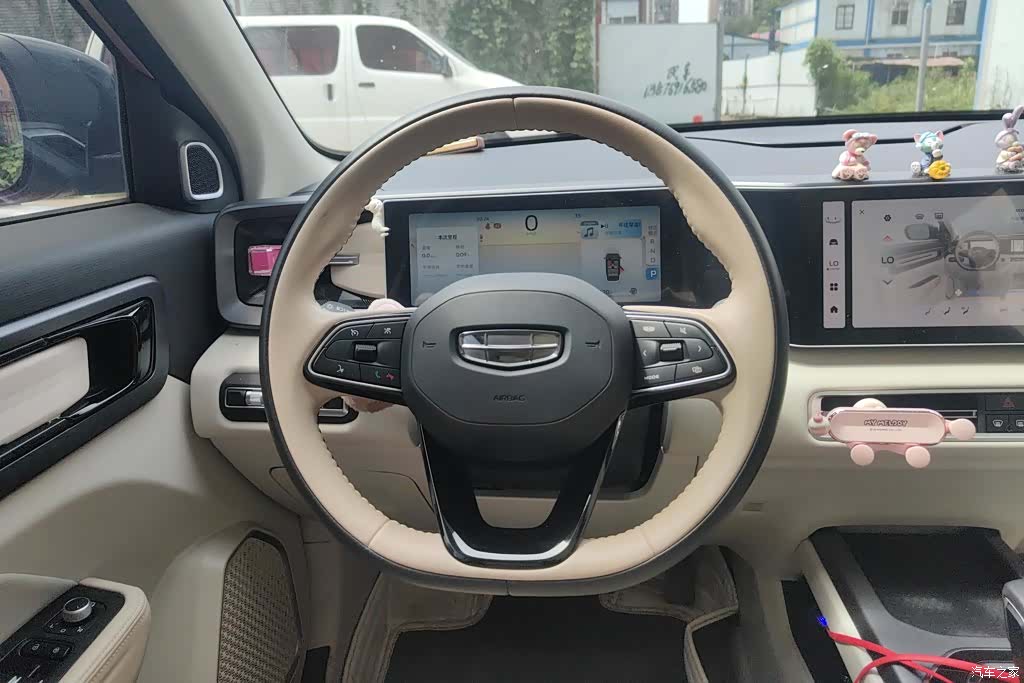 Geely Icon, 2022 15