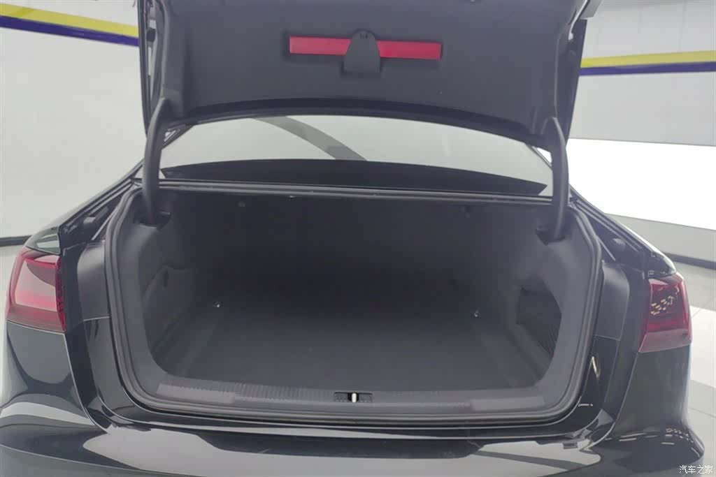 Audi A6L, 2019 4