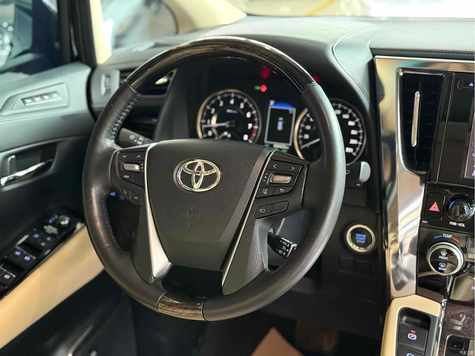 Toyota Alphard, 2018 16