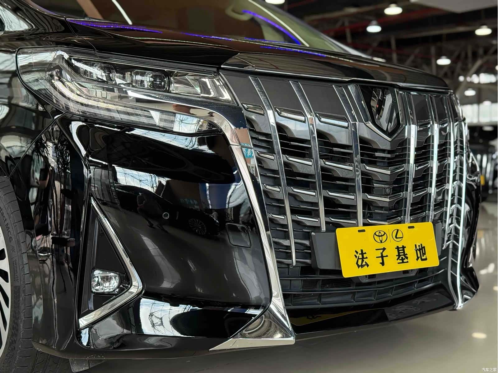 Toyota Alphard, 2018 все фото