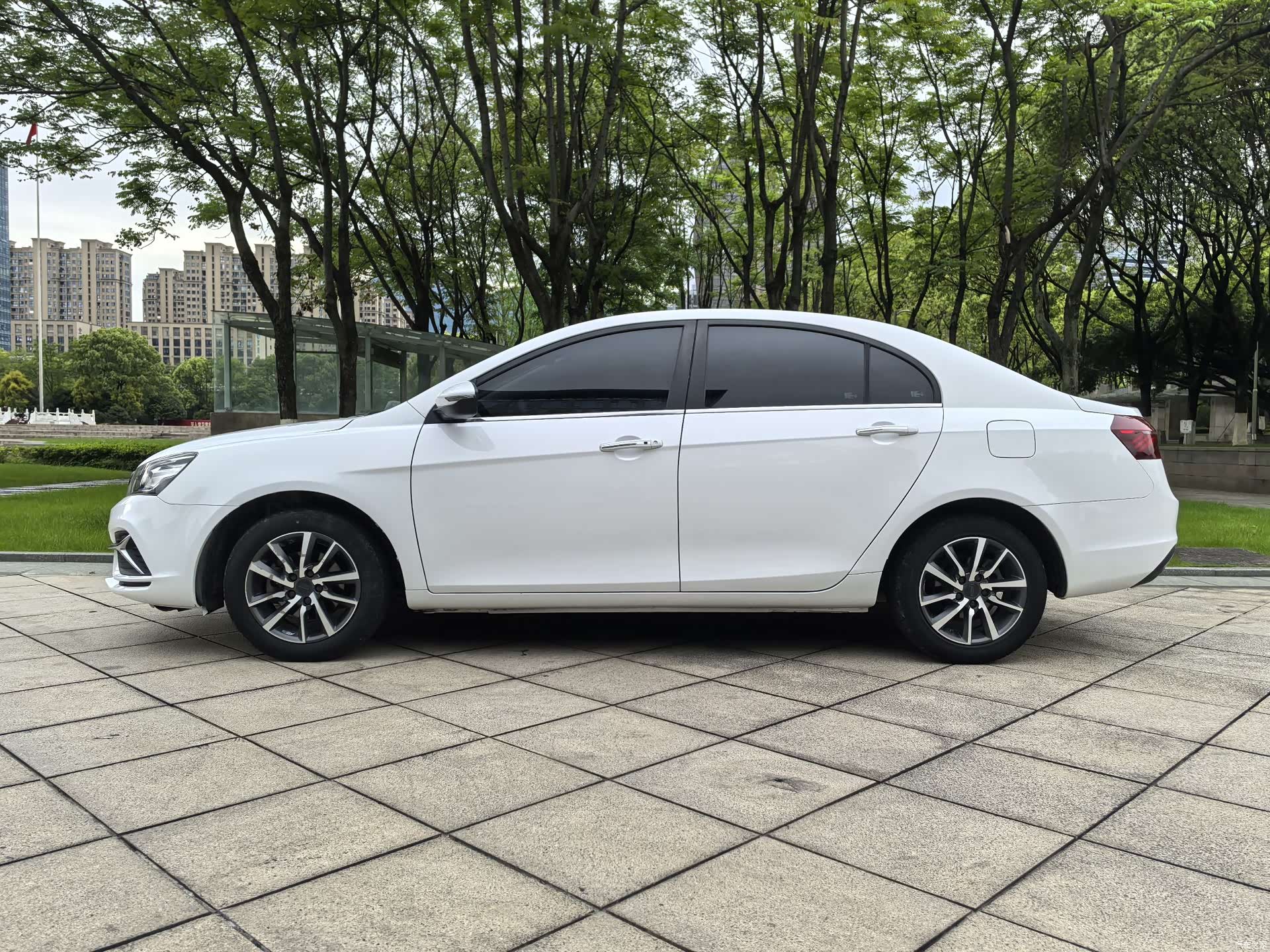 Geely Emgrand, 2021 4