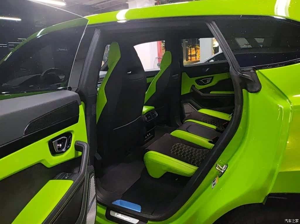 Lamborghini Urus, 2023 7