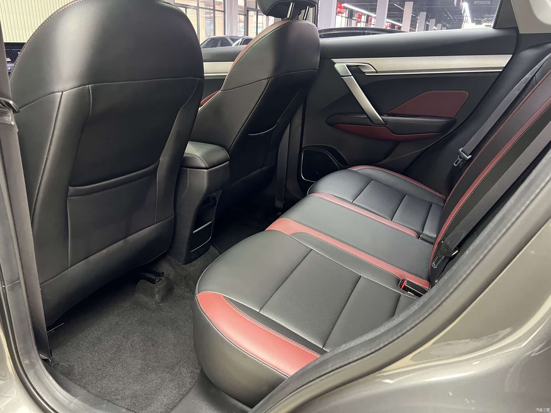 Geely Coolray, 2022 12