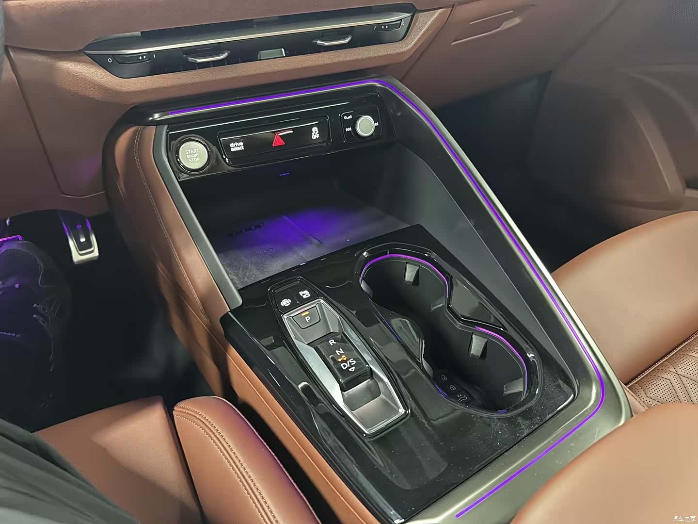 Audi Q5L, 2025 10