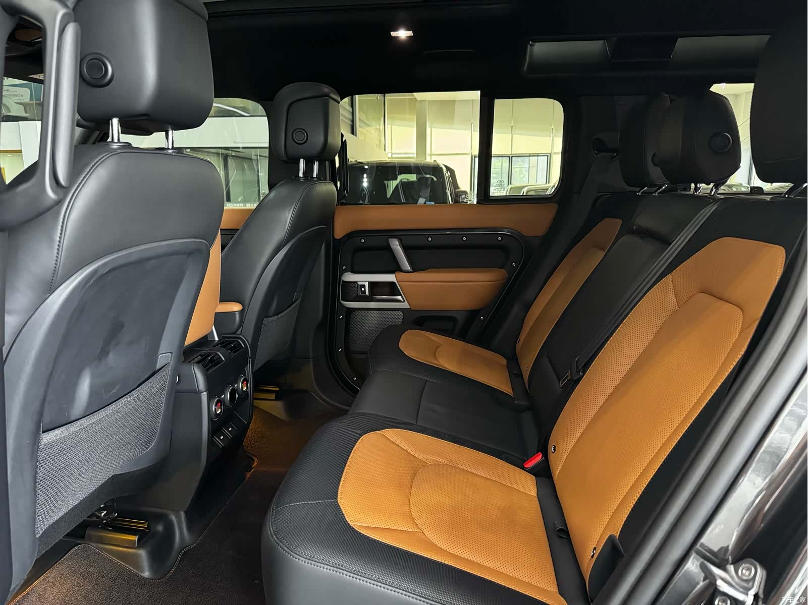 Land Rover Defender, 2024 18