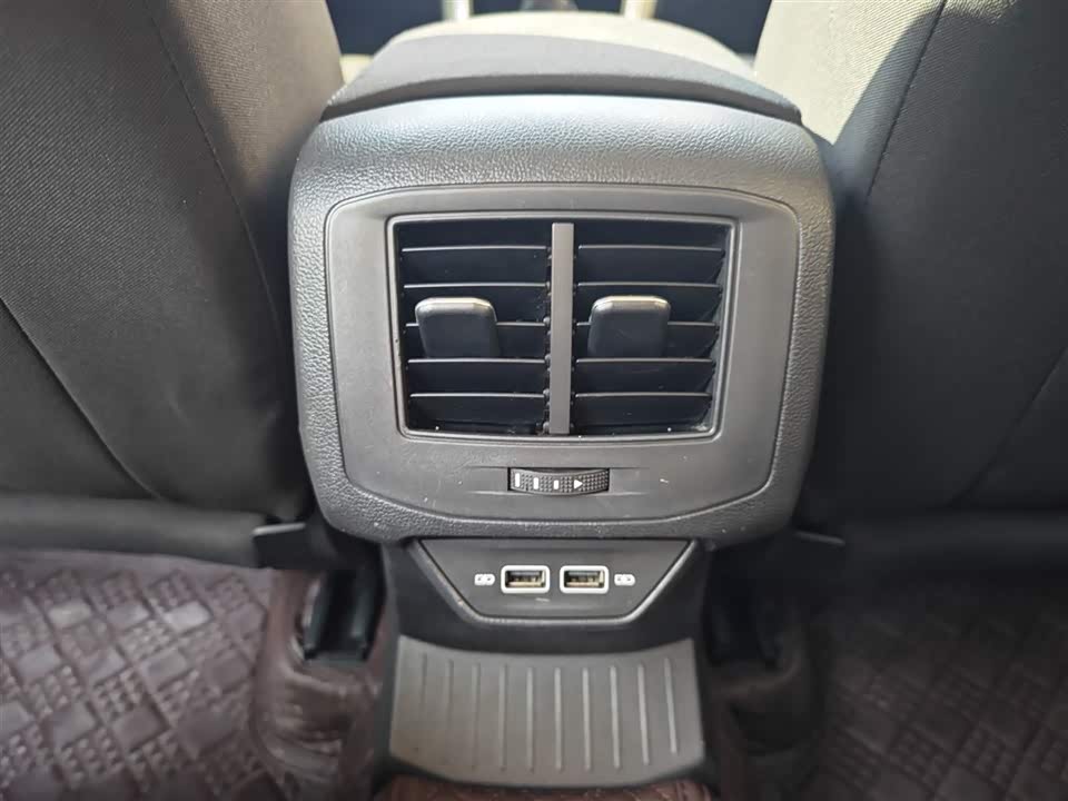 Volkswagen T-ROC exploring Songs