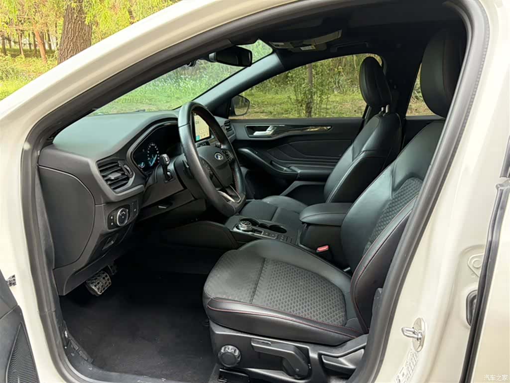 Ford Focus, 2021 11
