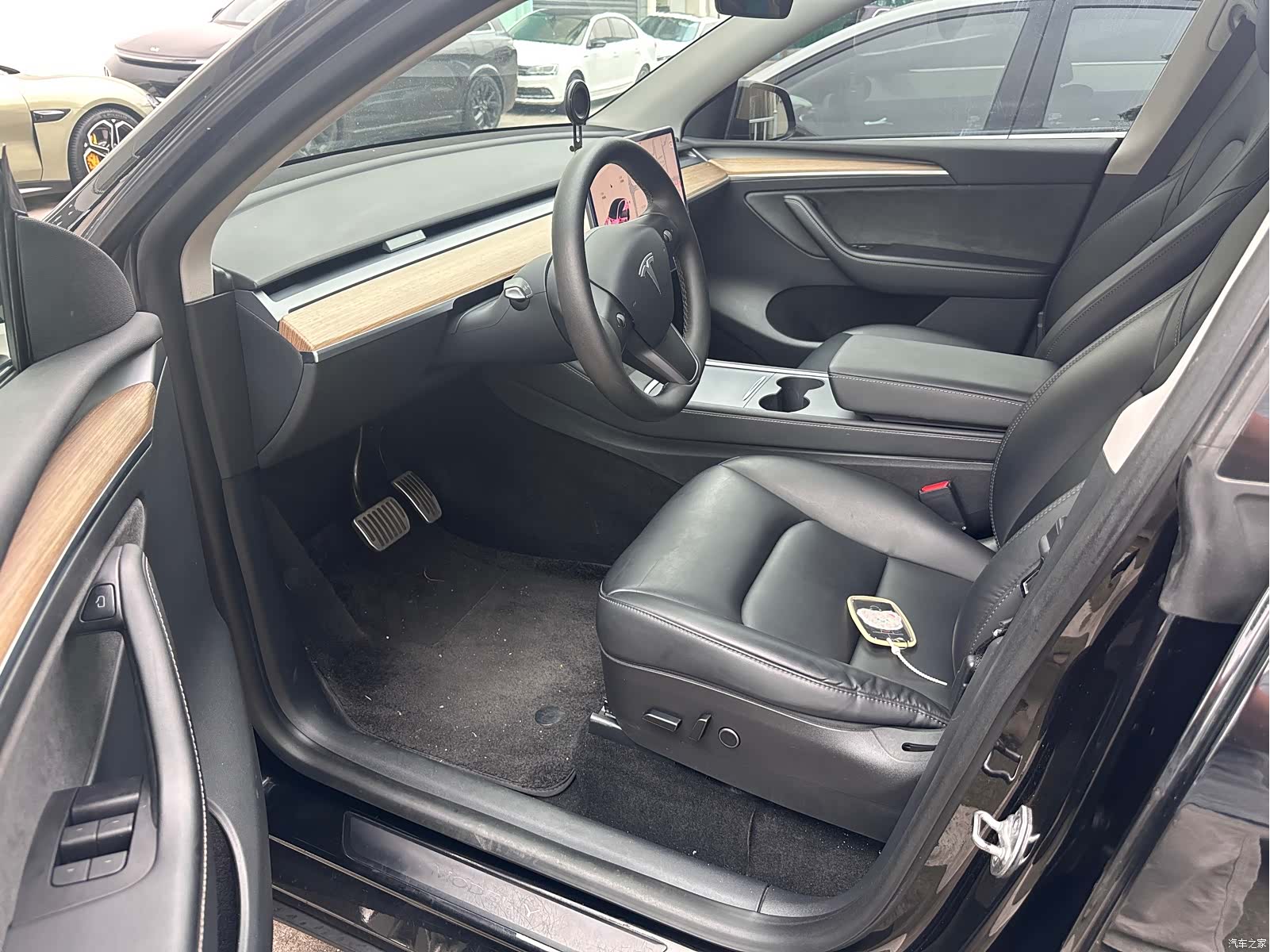 Tesla Model Y, 2022 4