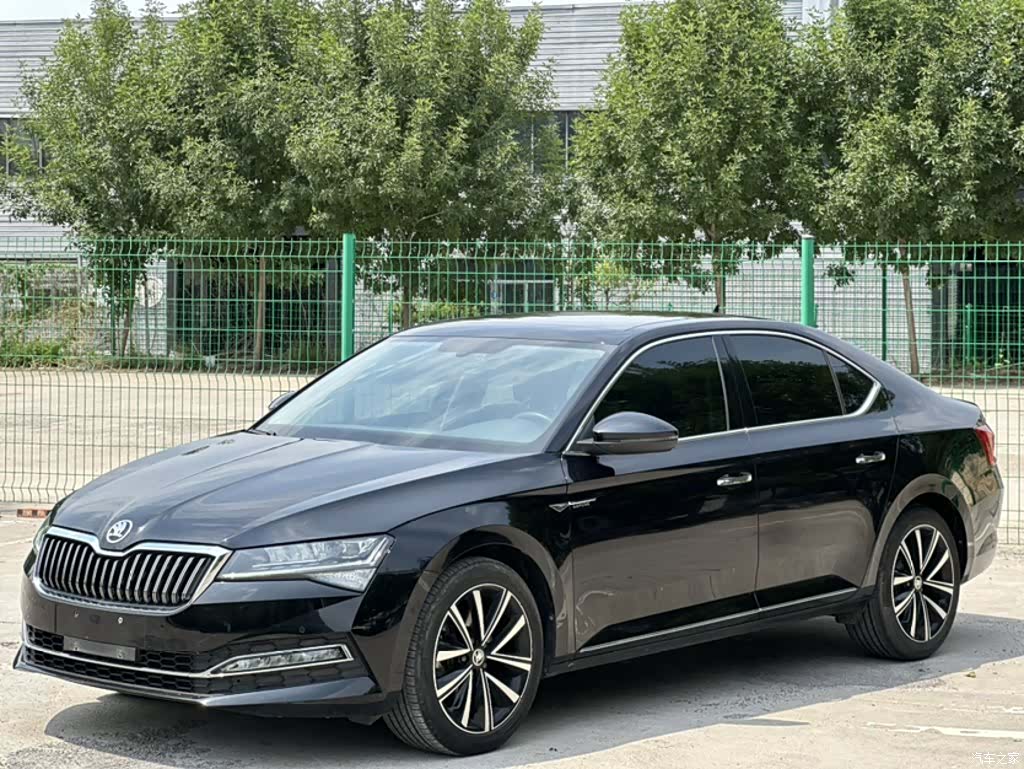 Skoda Superb, 2024 1
