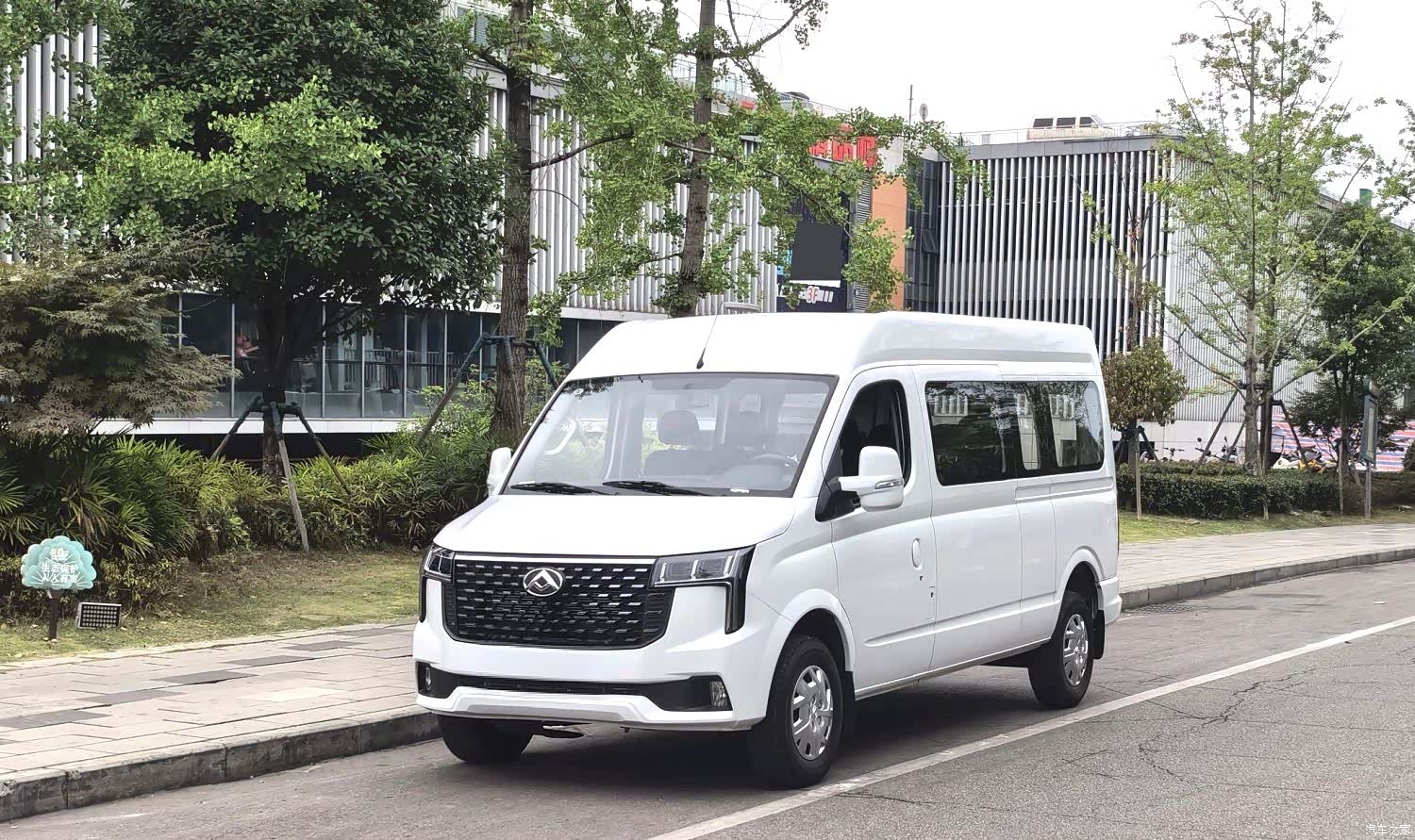 Maxus V80