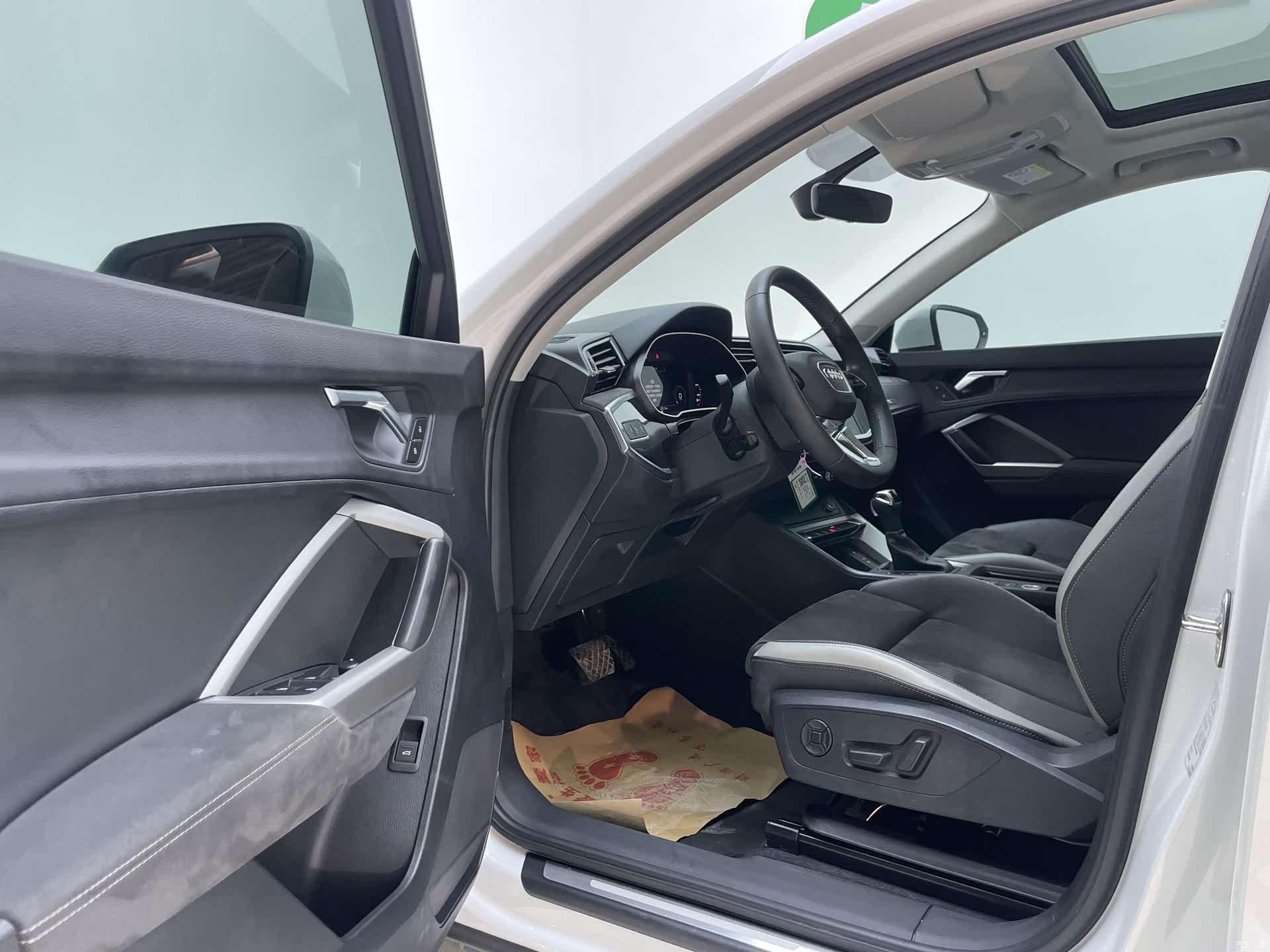 Audi Q3, 2023 10