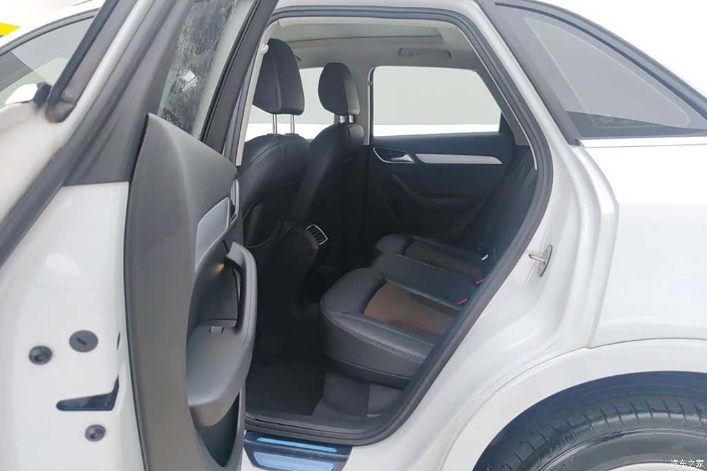 Audi Q3, 2018 11
