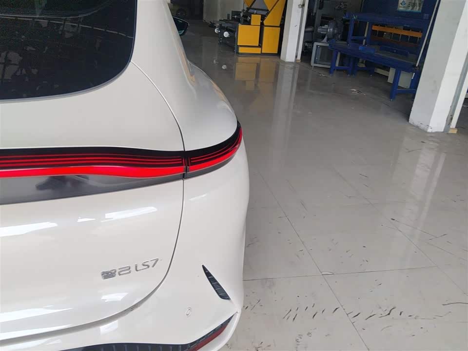 IM Motors Zhiji LS7 IM Motors Zhiji LS7