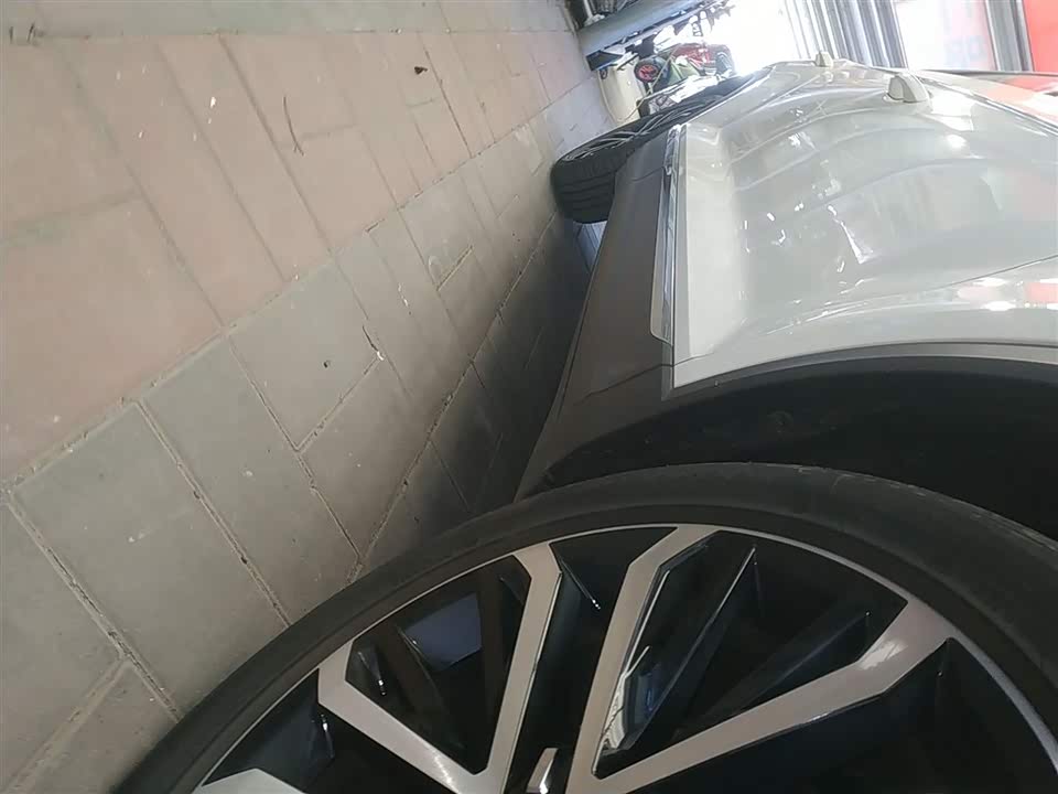 Volkswagen T-ROC exploring Songs