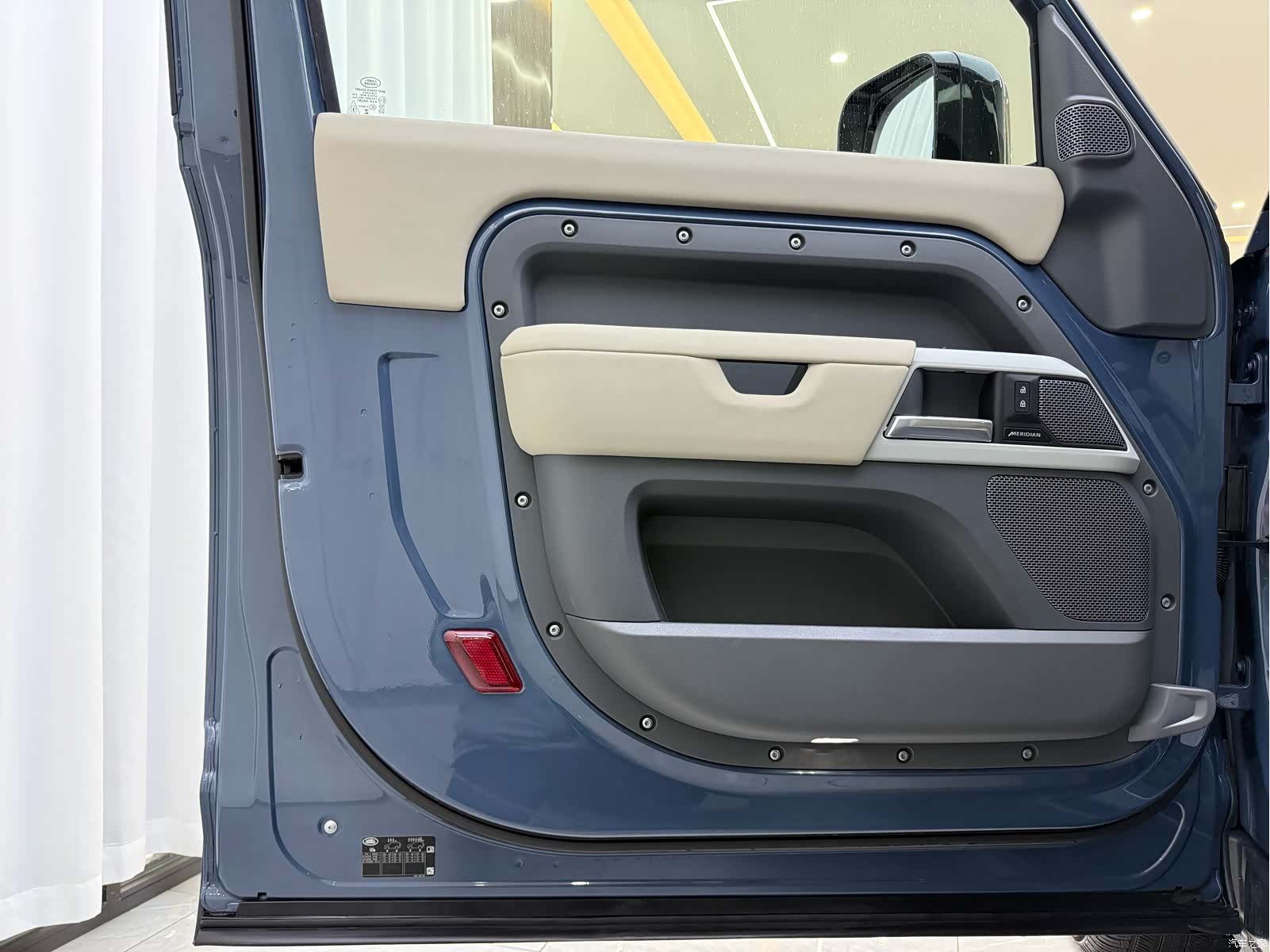 Land Rover Defender, 2024 3