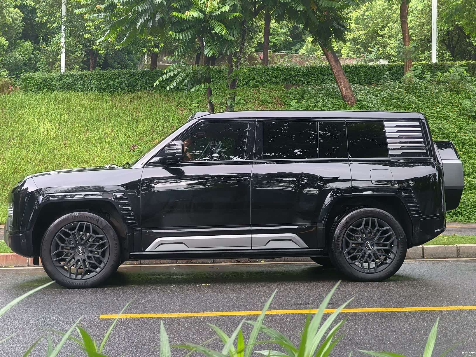 Yangwang U8, 2023 3