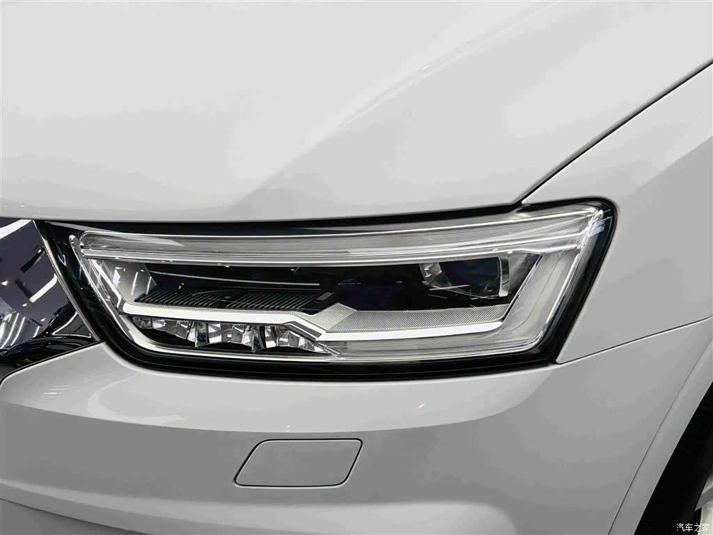 Audi Q3, 2018 11