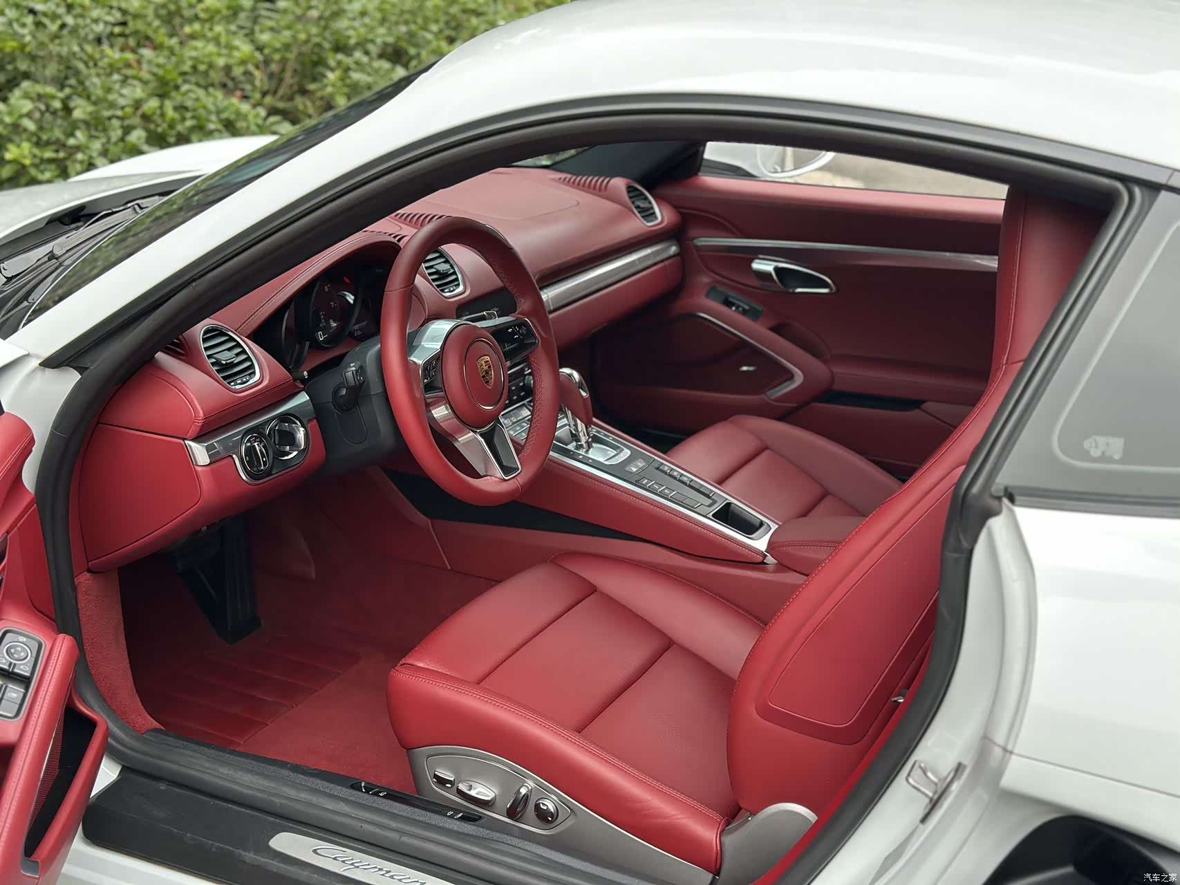 Porsche Cayman, 2020 все фото