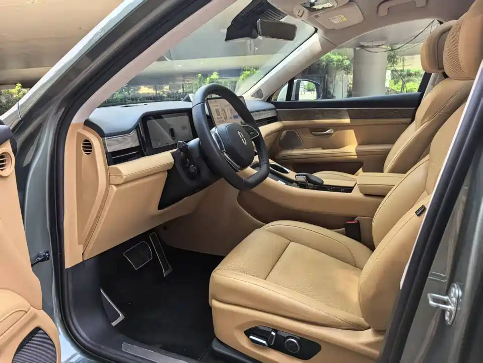 AITO Ask the world M5