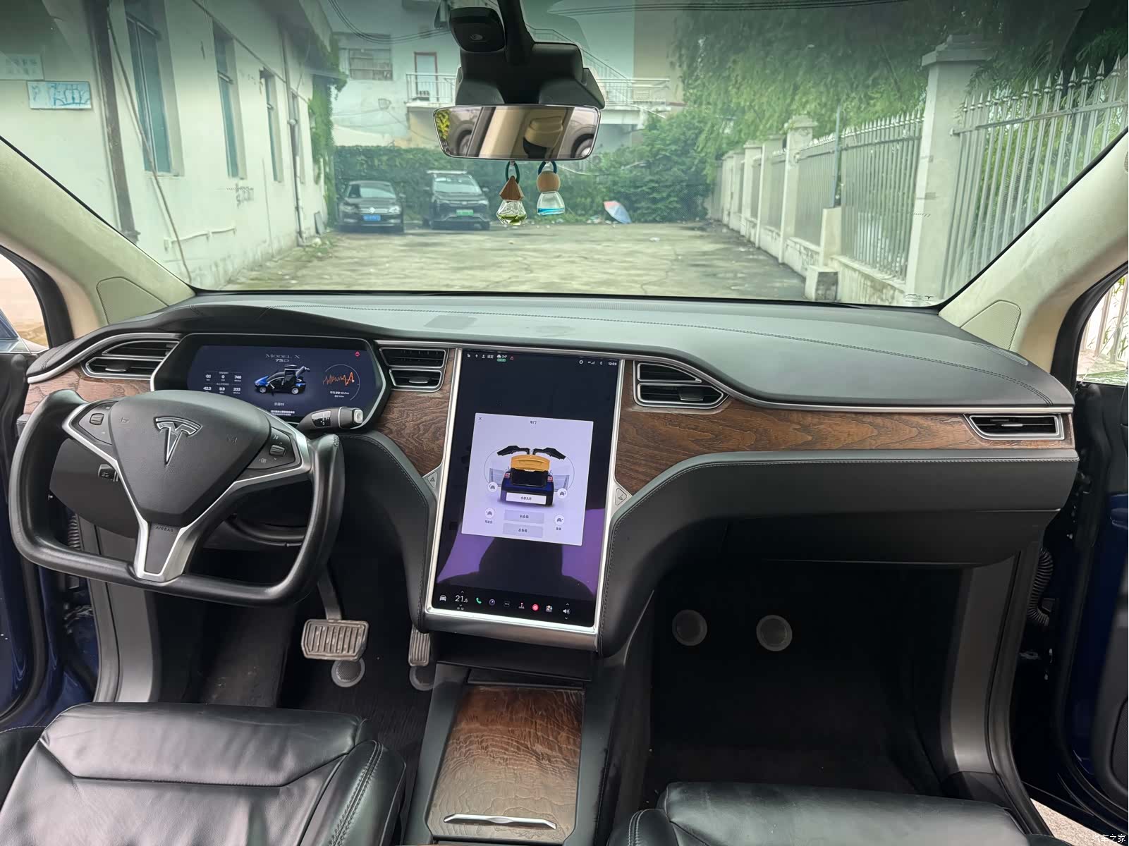 Tesla Model X, 2017 12