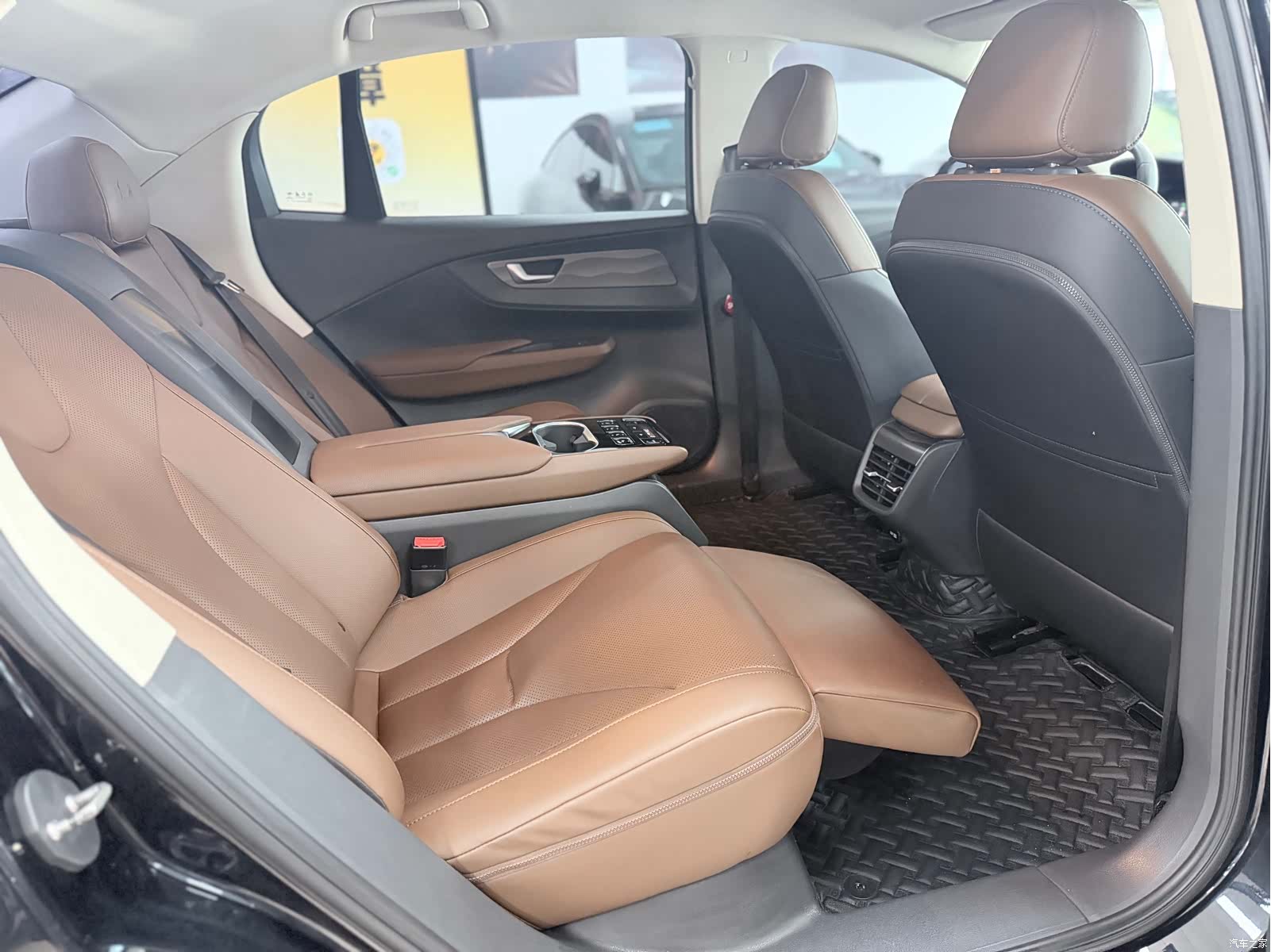 Hongqi QM5, 2022 11