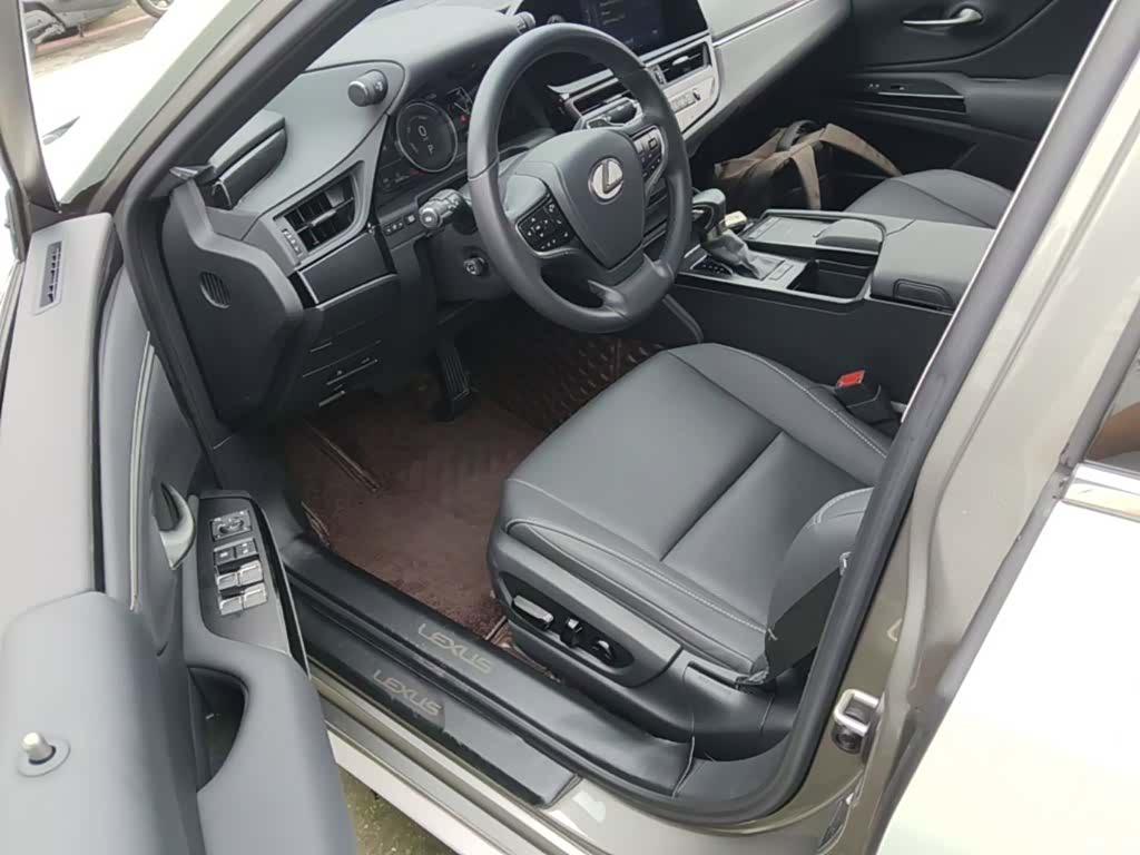Lexus ES, 2022 16