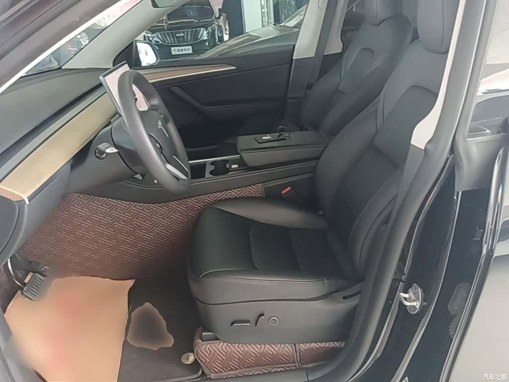 Tesla Model Y, 2023 15