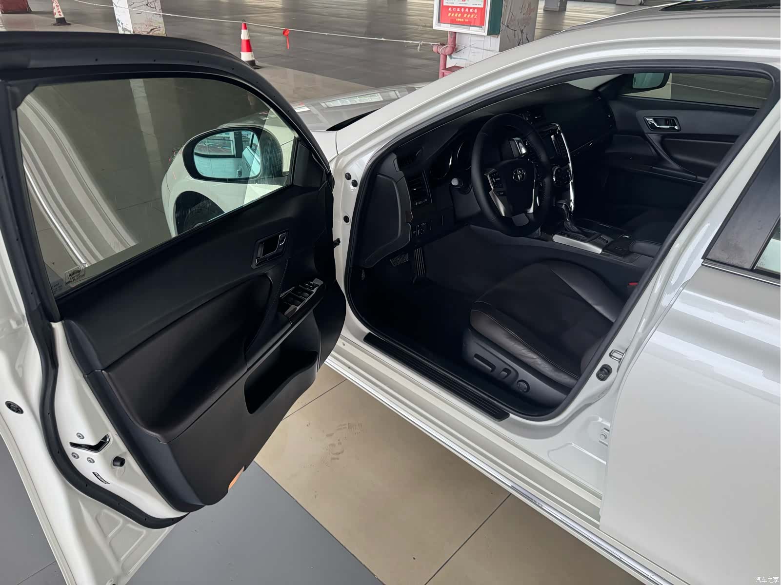 Toyota 2.5V, 2017 12
