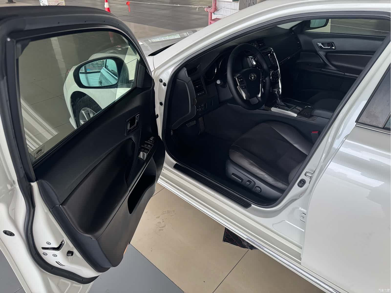 Toyota 2.5V, 2017 11