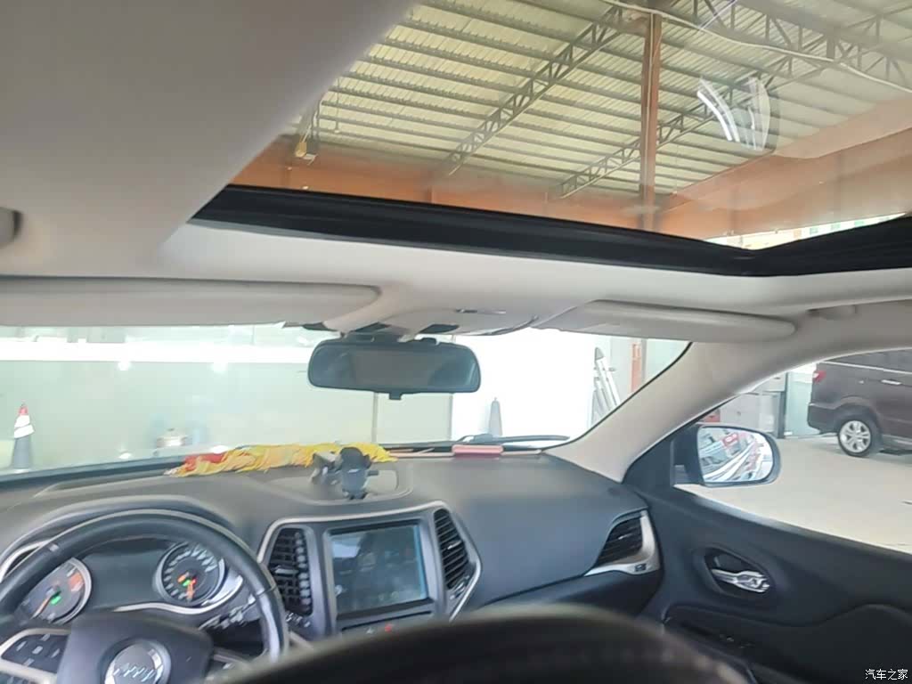 Jeep Cherokee, 2016 18