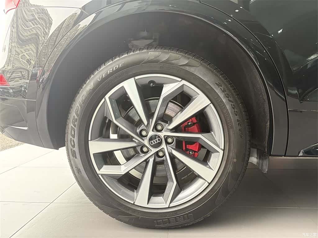 Audi Q5L, 2025 15