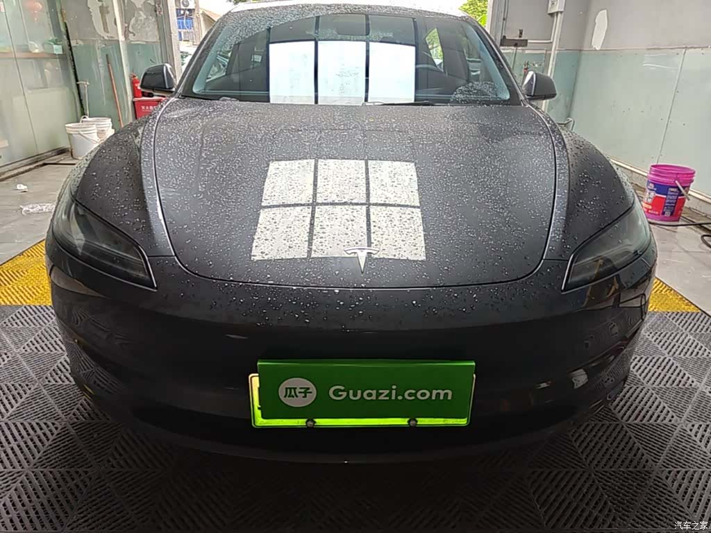 Tesla Model 3, 2025 3
