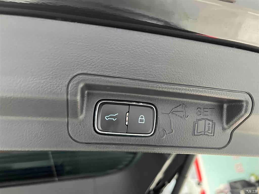 Ford Explorer, 2023 18