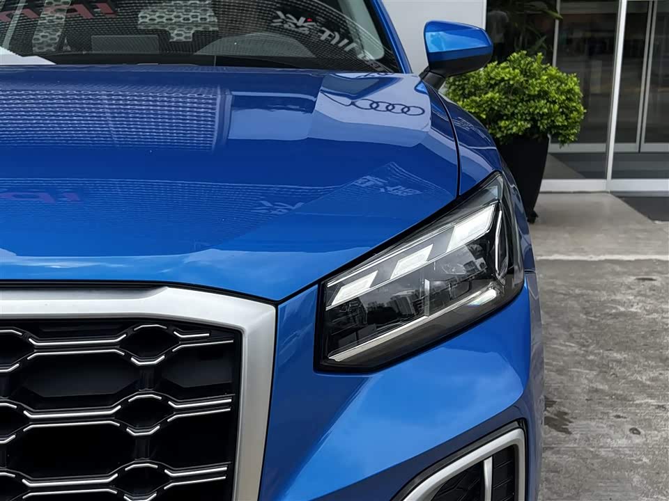 Audi Q2L