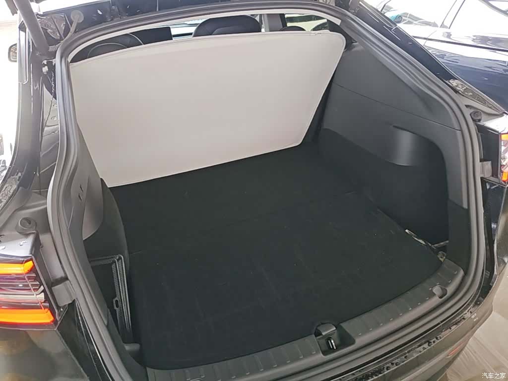 Tesla Model Y, 2022 19