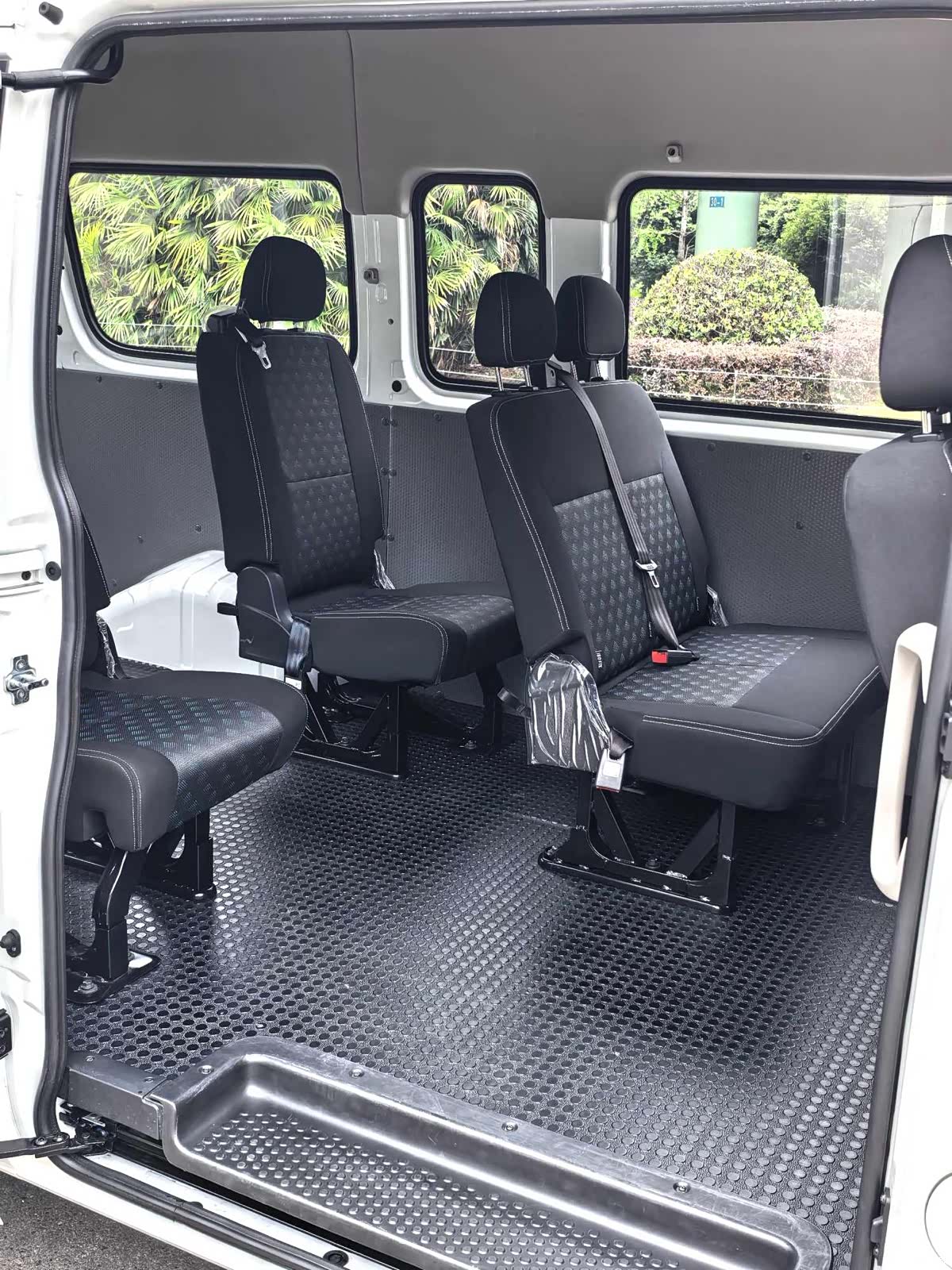 Maxus V80, 2025 9