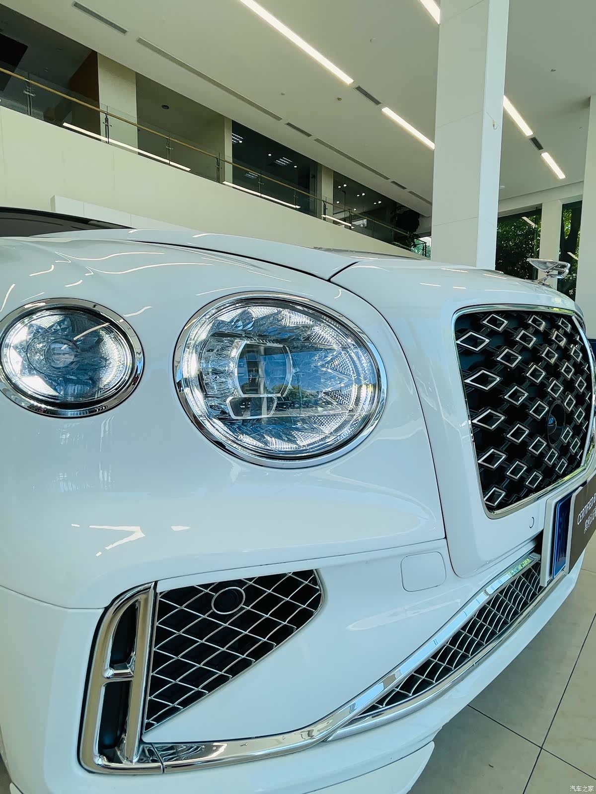 Bentley Flying Spur, 2025 10