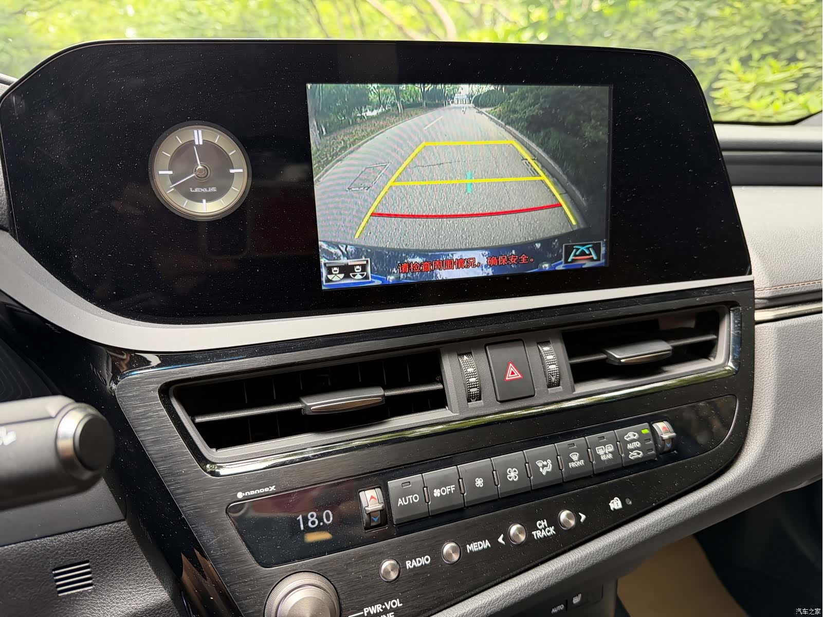 Lexus ES, 2022 все фото