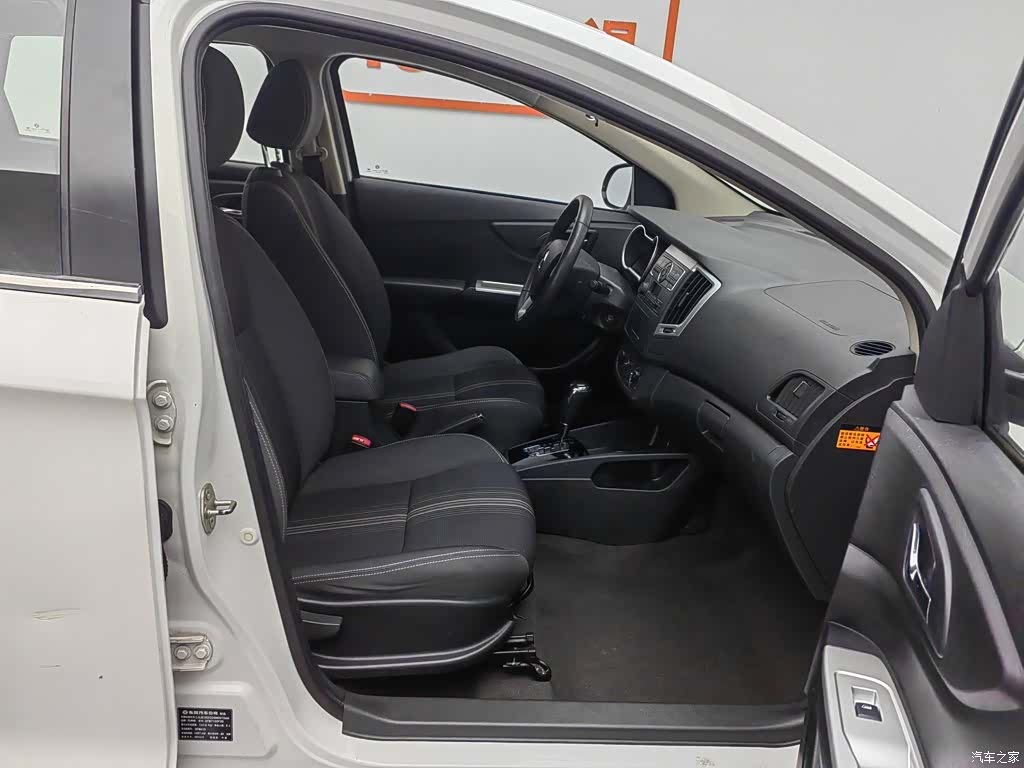 DongFeng AX3, 2016 23