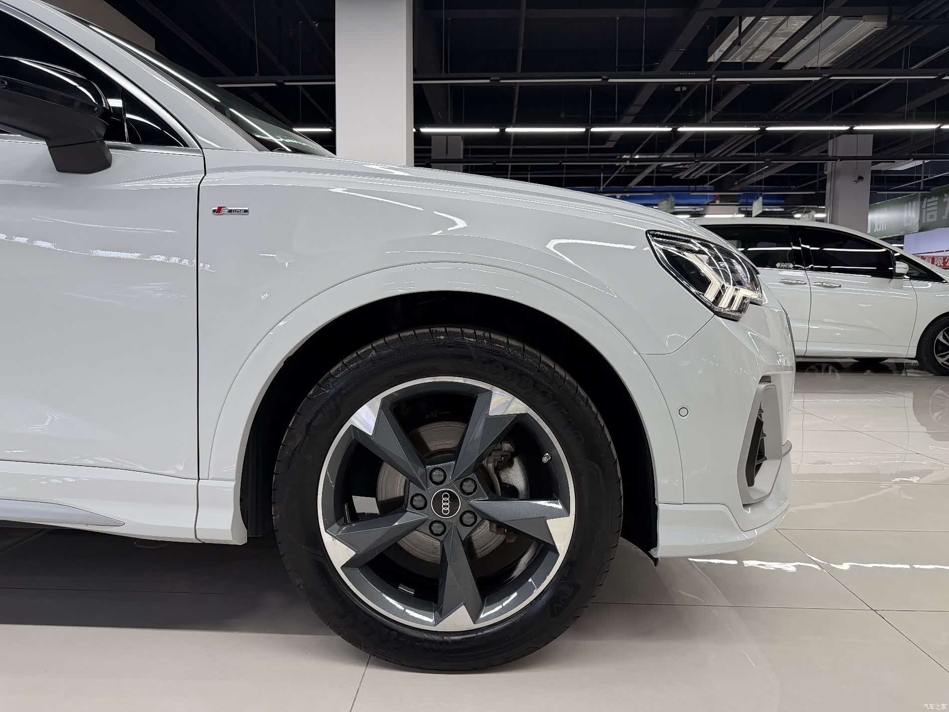 Audi Q3, 2023 4