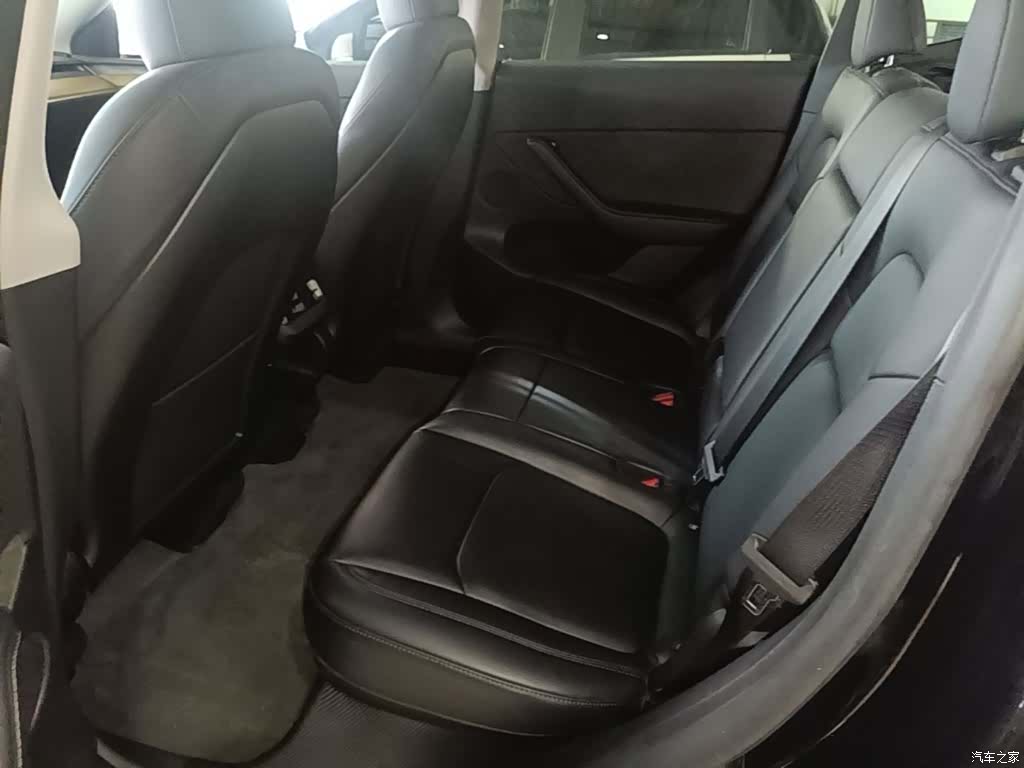 Tesla Model Y, 2023 17