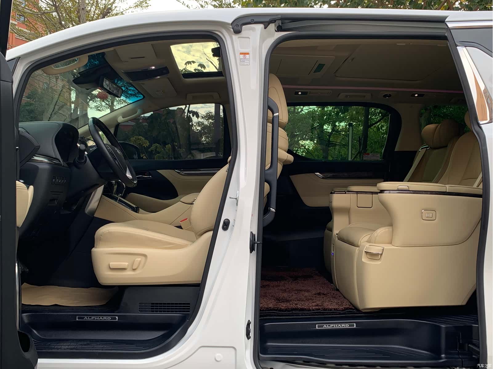 Toyota Alphard, 2022 8