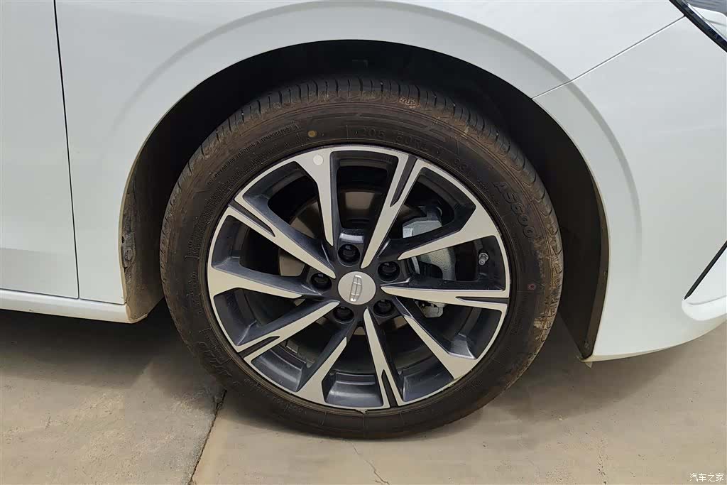 Geely Emgrand, 2025 6