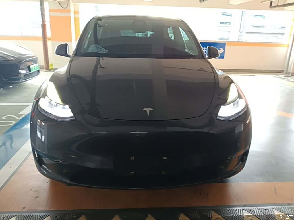 Tesla Model Y, 2021 3