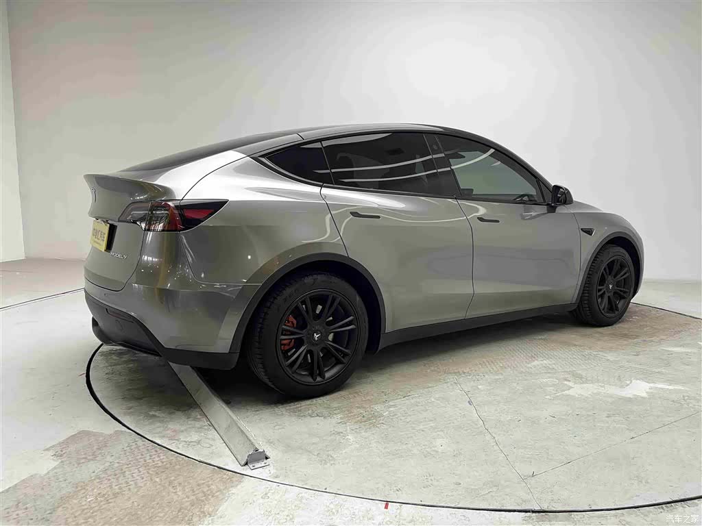 Tesla Model Y, 2023 18