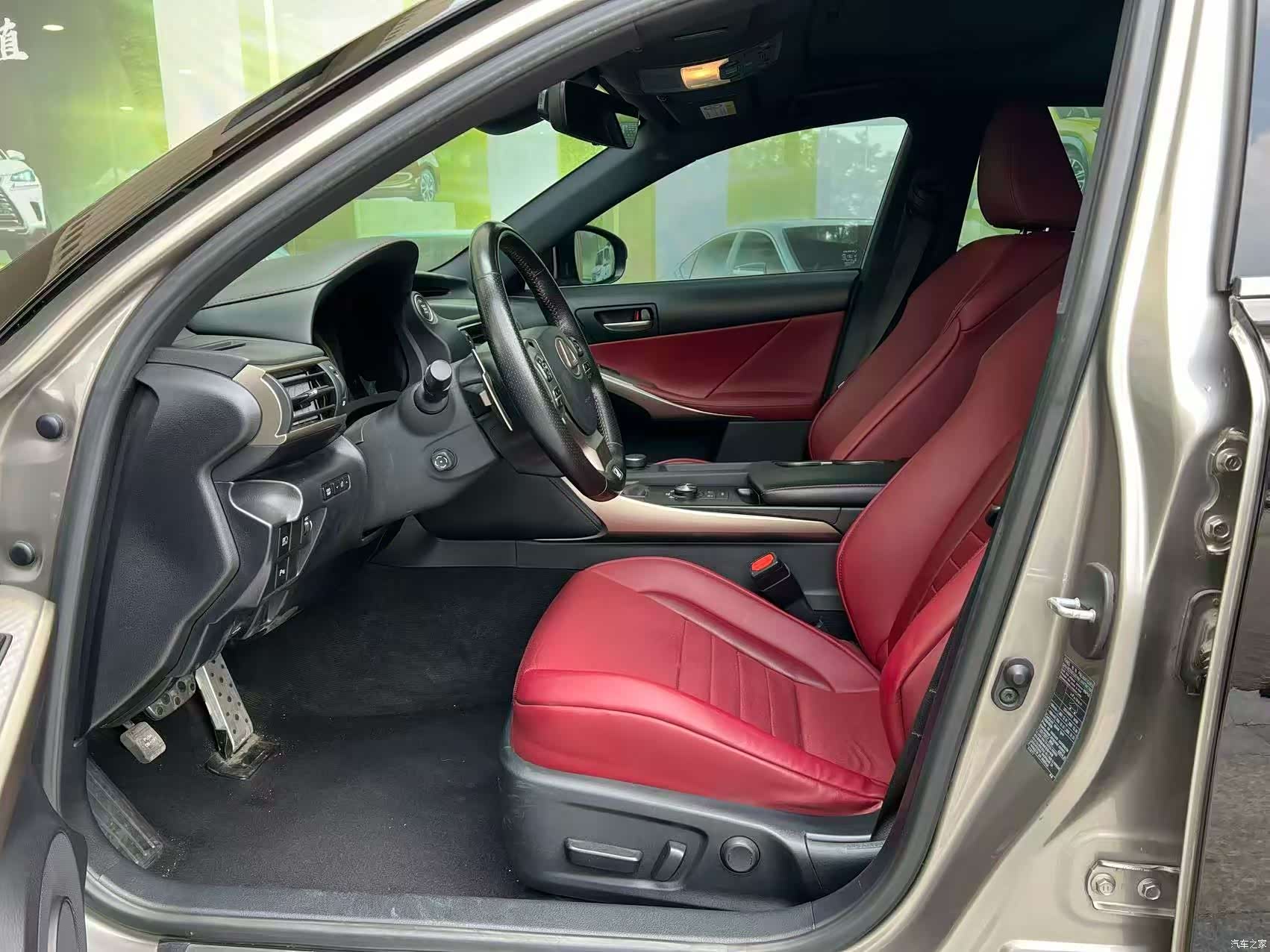 Lexus IS, 2019 6