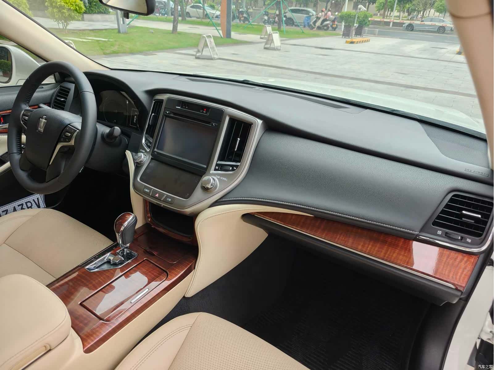Toyota Crown, 2016 все фото